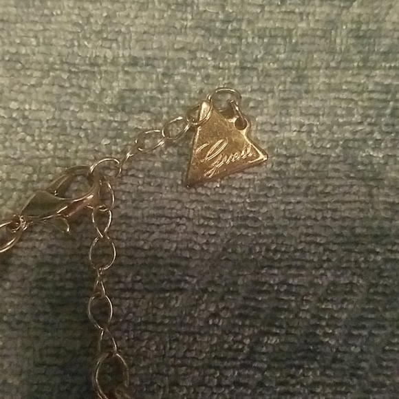 🎉Guess Gold Tone Statement Necklace - Picture 4 of 4